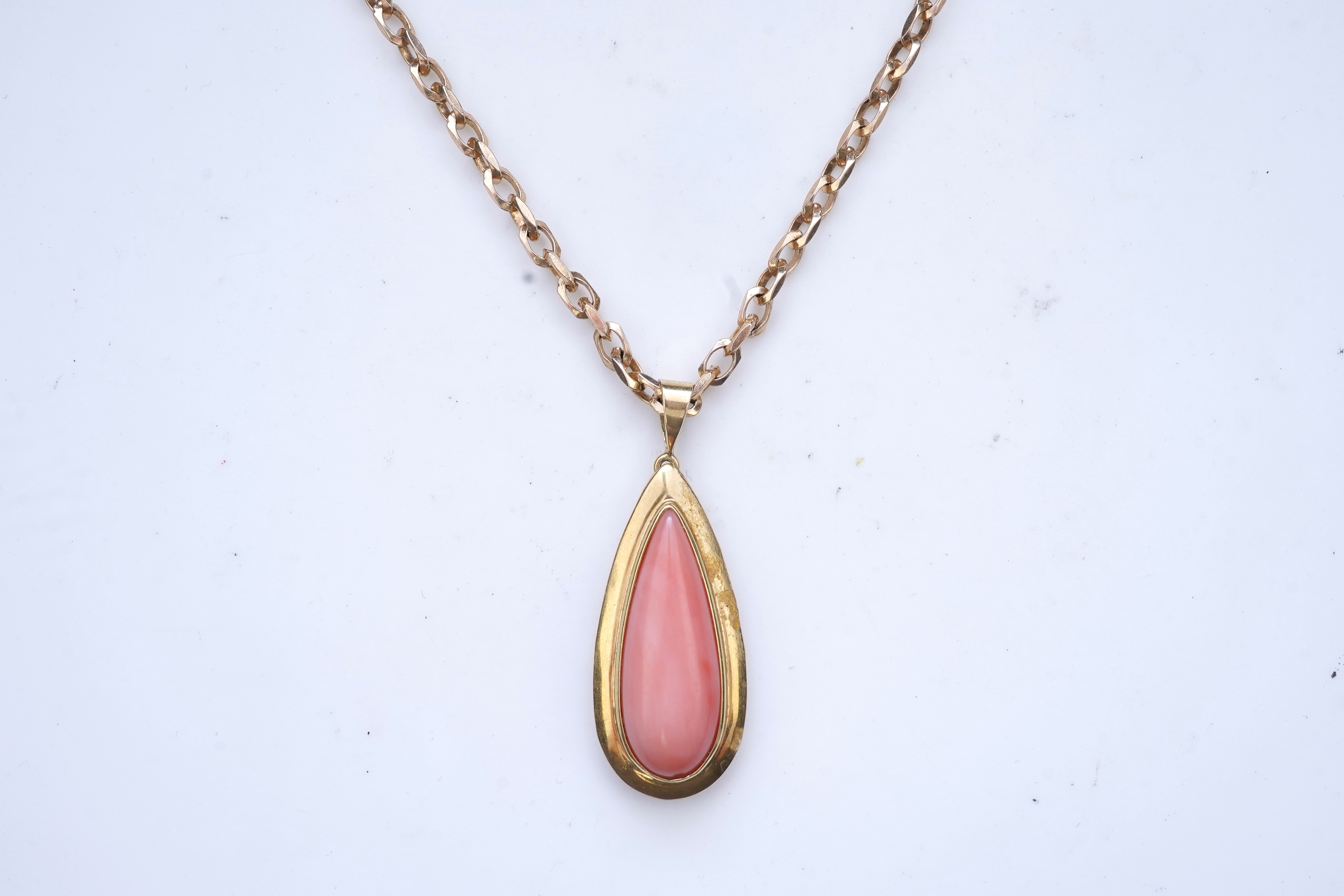 A coral pendant necklace